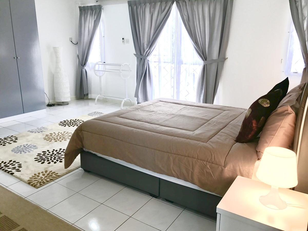 Taman Mawar Hotel บันดาร์เสรีเบกาวัน ภายนอก รูปภาพ